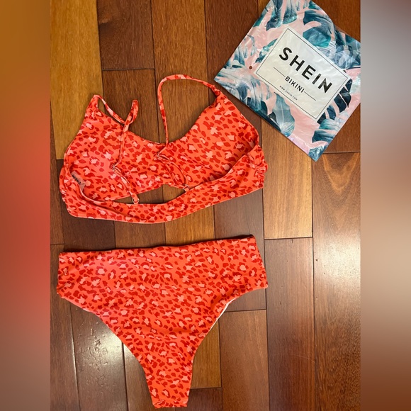 Bikini - Picture 2 of 2